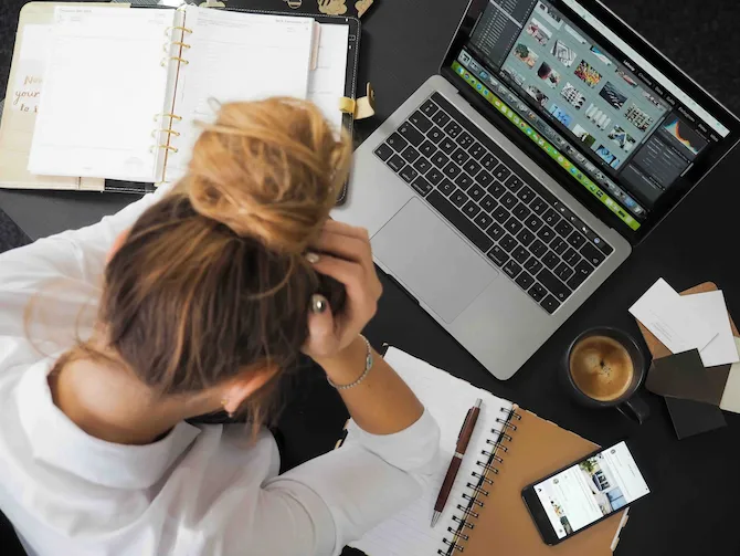 Ilustración que representa el caos de la planificación en múltiples ubicaciones empresariales.