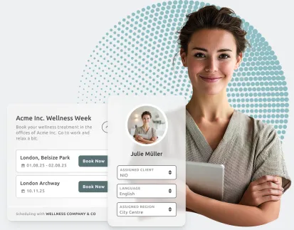 Selbstbewusste Wellness-Therapeutin neben einer Buchungsoberfläche für betriebliche Gesundheitstermine – mit sichtbaren Angaben zu zugewiesenem Kunden und Einsatzregion.